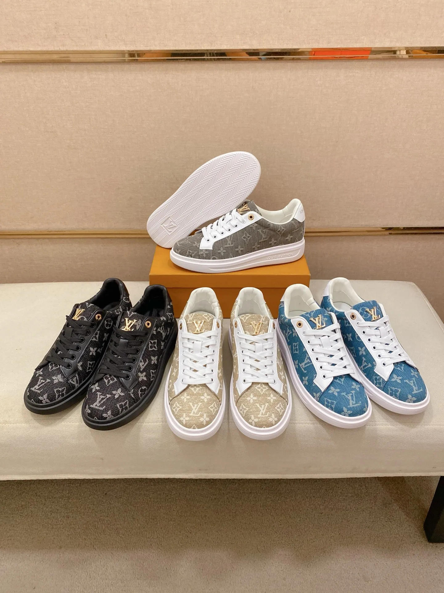 Men's shoes 💰: 400💰🎉🎉LV~Louis Vuitton trendy men's shoes New shipments Latest matching The same style as the official website Super high quality Hot sales of the season [strong] [strong] [strong] Selected first-layer cowhide, comfortable cowhide lining, original last, comfortable on the foot, wear-resistant rubber outsole Size number: 38-44.